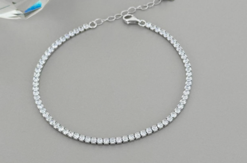 Imagem de Pulseira Riviera em Prata 925 com zircônias transparentes, destacando o brilho encantador dos detalhes, perfeita para elevar o seu estilo com elegância e sofisticação.