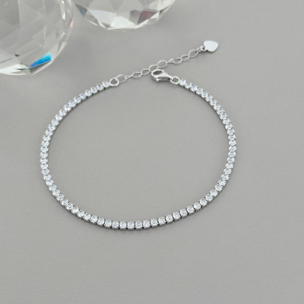 Imagem de Pulseira Riviera em Prata 925 com zircônias transparentes, destacando o brilho encantador dos detalhes, perfeita para elevar o seu estilo com elegância e sofisticação.