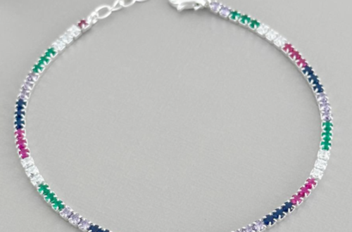 Pulseira Riviera Colorida em Prata 925: Uma explosão de cores vibrantes e elegância. Cravejada com zircônias de 2 mm, este acessório versátil é perfeito para elevar seu estilo. Garantia vitalícia para brilho duradouro. Explore agora!