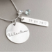 Pingente Personalizado Triplo em Prata 925: Uma joia única para eternizar momentos especiais. Detalhes personalizados, qualidade excepcional. Personalize o seu hoje!
